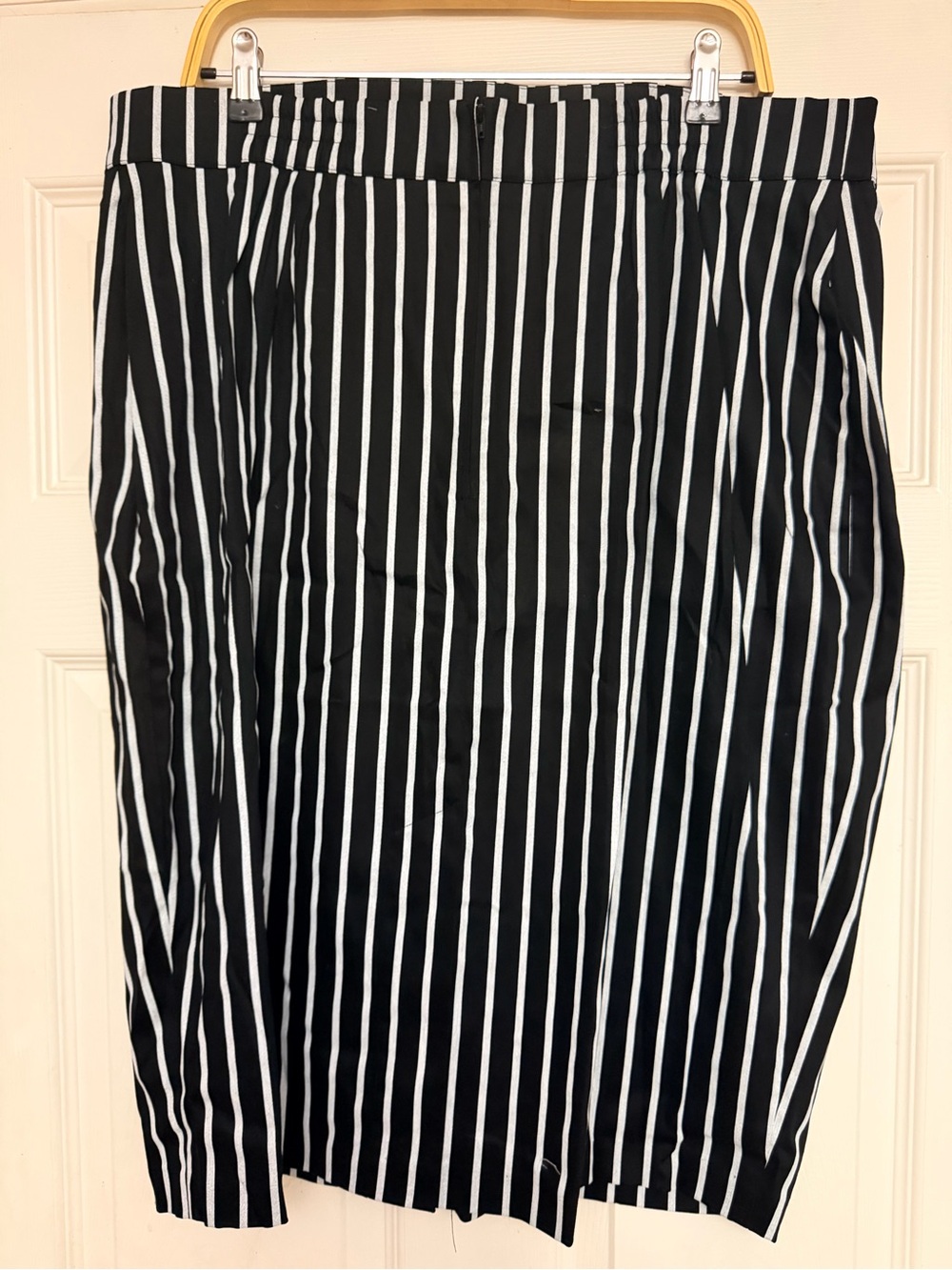 NWT Laura Byrnes Black & White Vertical Stripe Skirt